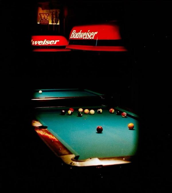 Zona de juegos iluminada